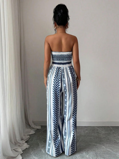 📢📢50% OFF !! ⏰Geometric Jumpsuit with Halter Neckline & Side Slit – Unique print & elastic back – Versatile, perfect for summer parties or resort wear ✨