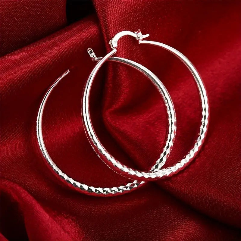 🌸 50% OFF NOW! 🌸 Diamond-Cut Hoop Earrings for Women – Elegant, Sparkling 💎ond-Cut Hoop Earrings for Women