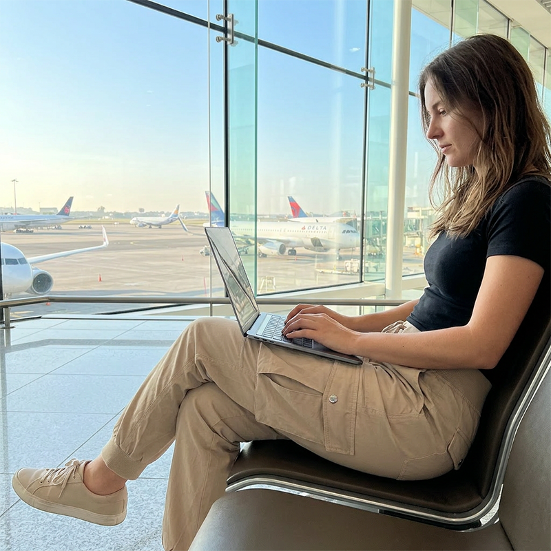 👖🫧 Women's Lightweight Cargo Joggers – Stretchy Waistband + Deep Pockets | Perfect for Travel or Work ✈️💼